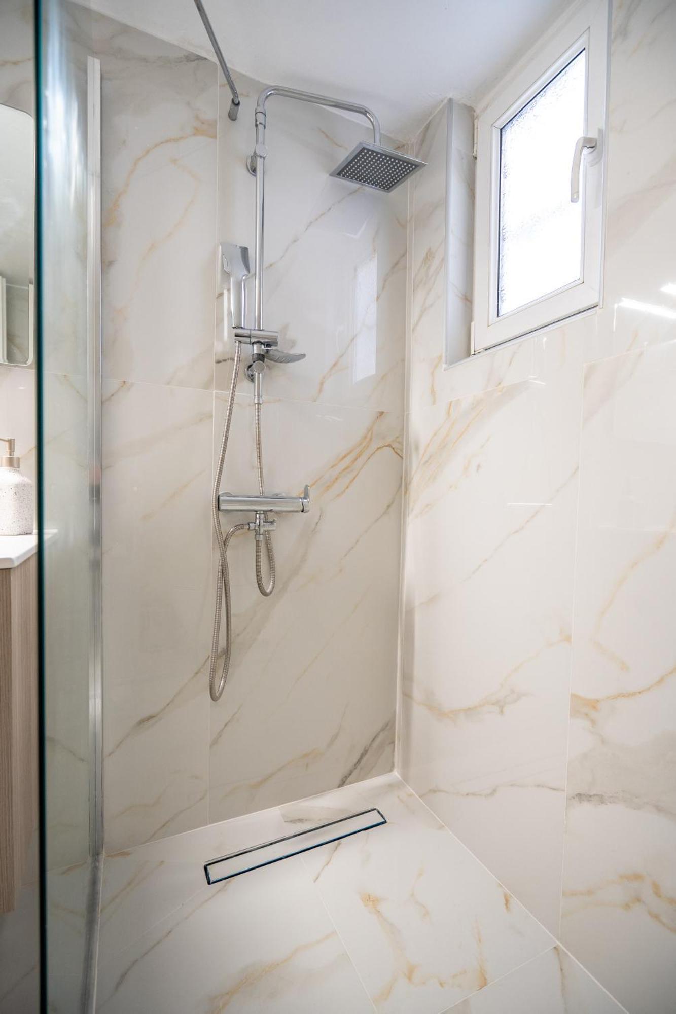 Neo Irakleio Train St. 1 Bedrm 4 Pers. Apartment Athena Bagian luar foto
